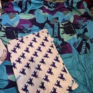 Fortnite Twin Comforter & Flat Sheet Set - Llama Pinata Pattern